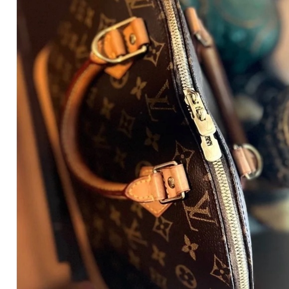 Authentic Louis Vuitton Alma bag - Picture 10 of 16